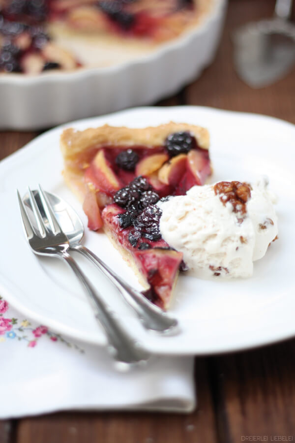 Apfel Blueberry Pie {flowers on my plate}