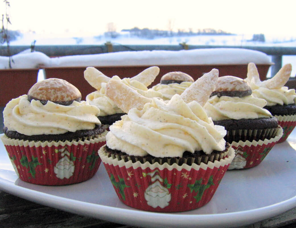 Lebkuchen Cupcakes mit Vanillekipferl Frosting {flowers on my plate}