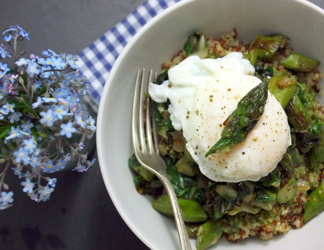 Rezept Quinoa mit gebratenem Spargel & pochiertem Ei